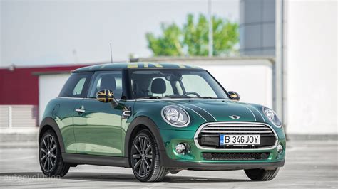 2015 MINI Cooper HD Wallpapers: British Racing Green Goes Well with the Union Jack Flag ...