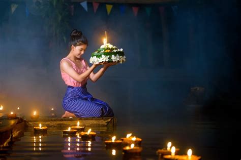 Loy Krathong Festival - Thai Festival - Guide to Thailand