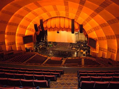 RADIO CITY MUSIC HALL STAGE DOOR TOUR (New York City) - 2022 What to ...