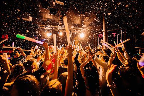 How to Hire a DJ for Your Spectacular New Year's Eve Party