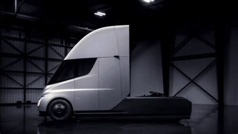 Tesla unveils electric big-rig truck