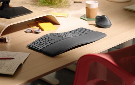 The Logitech Ergo K860 Makes Typing a Comfortable Breeze