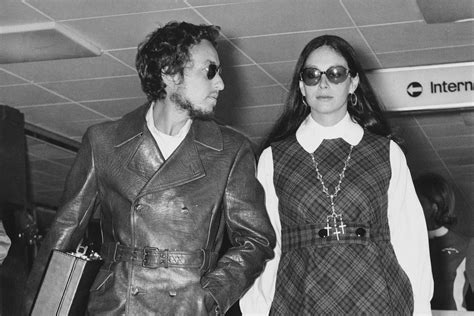 How Bob Dylan’s First Divorce and Career Became Intertwined | DRGNews