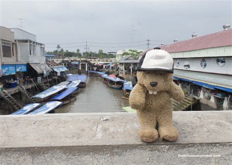 Amphawa Floating Market! - The Bill Beaver Project