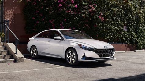 2021 Hyundai Elantra Hybrid Review | PCMag