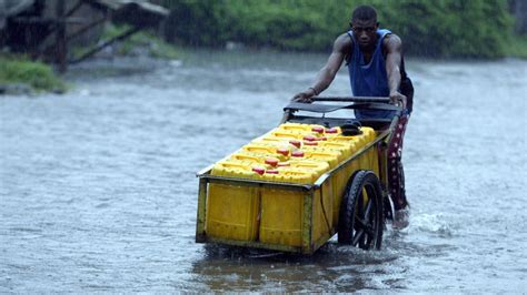 Lagos floods: Africa's most populous city could be unlivable in a few decades, experts warn | CNN