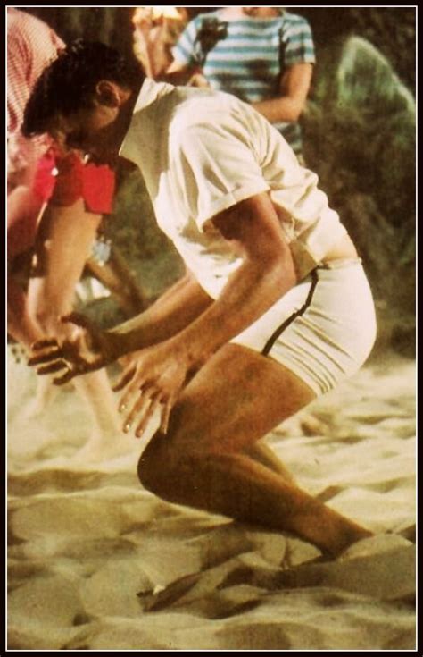 Elvis Presley getting down in Blue Hawaii | Elvis presley movies, Elvis ...