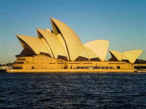 Sydney Opera House with Blue Sky Editorial Stock Image - Image of icon, opera: 31581389