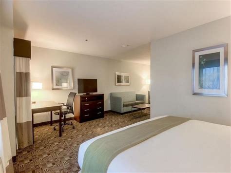 Holiday Inn Express Hotel & Suites Carlsbad Beach in Carlsbad (CA ...