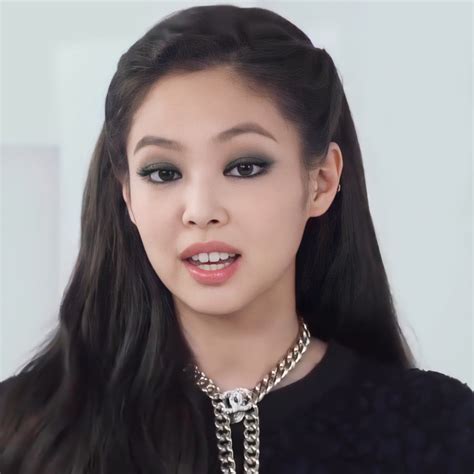 jennie pics on Twitter: "she's the prettiest… " | Black eye makeup, Kim ...