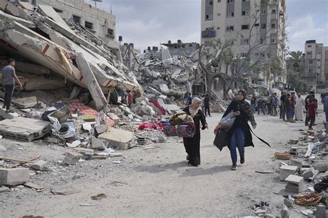 Running out of life: Israeli siege strains hospitals and holds humanitarian aid at Gaza-Egypt ...