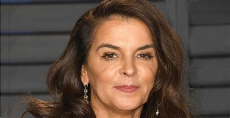 Annabella Sciorra Young