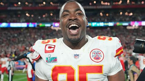 Chiefs star Chris Jones' interaction with Roger Goodell raises eyebrows during Super Bowl ...