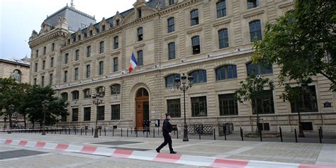 Attaque à la préfecture de police de Paris : voici pourquoi les enquêteurs privilégient la piste ...