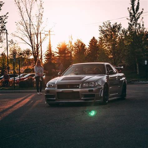 Stunning photography of one stunning R34 GT-R [1080x1080] | Stunning ...