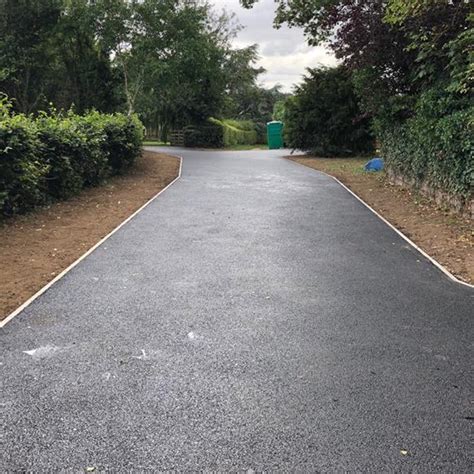 Tarmac vs Asphalt: Choosing the Best Driveway Surface For You | Bestco