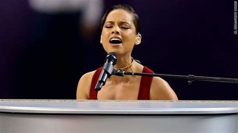 Alicia Keys Sings Star Spangled Banner At Super Bowl (Video) | Super bowl national anthem ...