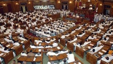 Tamil Nadu Assembly Speaker disqualifies AIADMK rebel MLAs - Full list ...