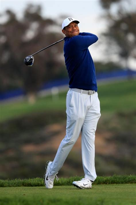 Tiger Woods has a new driver and ball in play at the Farmers Insurance ...