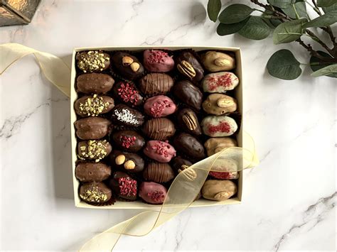 Large Sharing Chocolate Dates Gift Box -Mix - Elate Chocolates and Dates