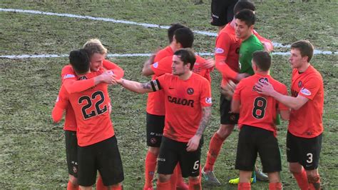 Dundee United players celebrate crucial win - YouTube