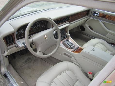 Jaguar XJ (X300/NAW/NAB) XJ6 4.0 i 24V Sport (241 Hp)