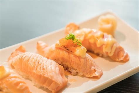 Types of Salmon Sushi in Japan: Salmon Nigiri to Oshizushi | Let's ...