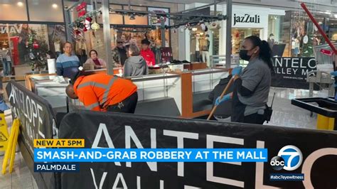 Sledgehammer smash-and-grab: Chaos breaks out at Antelope Valley Mall as bandits break jewelry ...