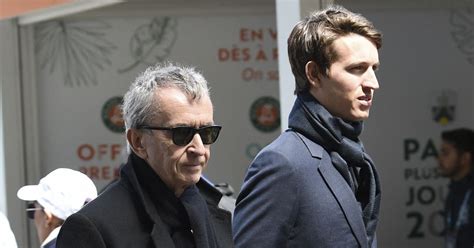 Bernard Arnault et son fils Alexandre - Célébrités dans les tribunes ...