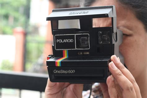 How to Load a Polaroid 600 Camera: 8 Steps (with Pictures)