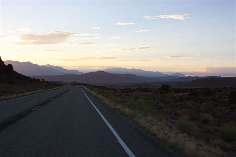 Sunset along highway 95 in the Glen Canyon area, Utah. 09/2018. | Glen ...