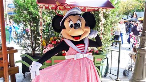 Parisian Minnie Mouse Meet & Greet at Disneyland Paris - Walt Disney ...