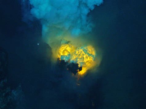 News Digest: Virtually explore deep-sea volcanoes, iSchool documentary airs tonight, UW ...