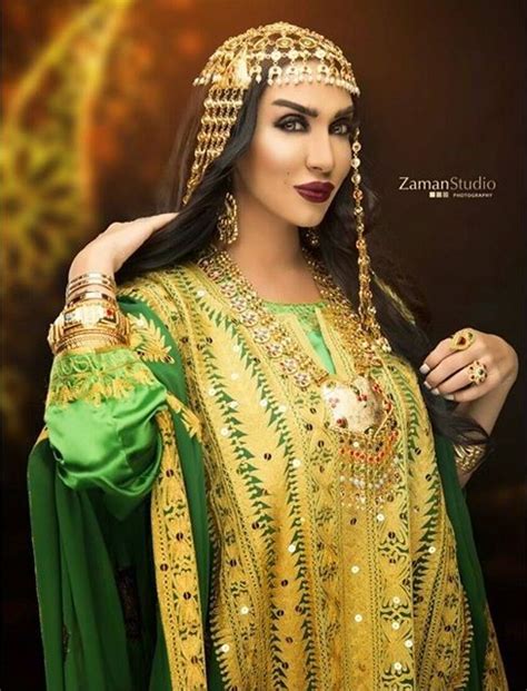 Traditional khaleeji dress. #thobe #jalabiya #kaftan | Arab fashion ...