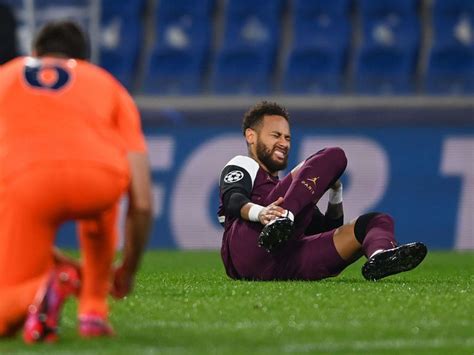 Neymar injured in PSG's win over Istanbul Basaksehir | theScore.com