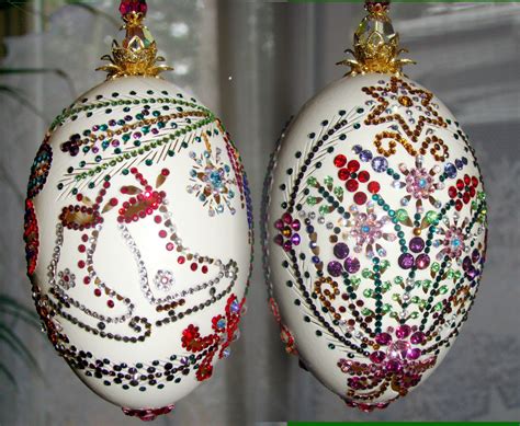 Christmas Crafts, Christmas Bulbs, Xmas, Egg Art, Egg Decorating, Stra ...