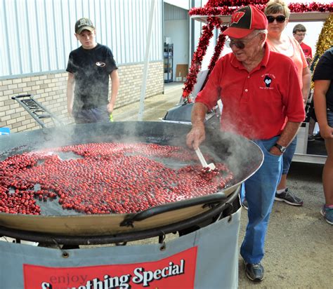 Warrens Cranberry Festival | Travel Wisconsin