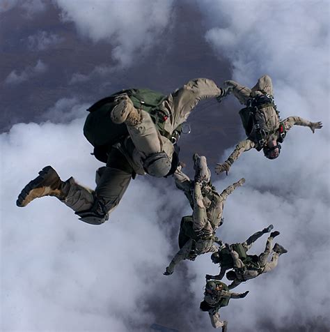 High-altitude military parachuting - Wikipedia