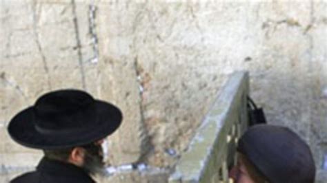 Rabbi Decries Western Wall Security Cameras