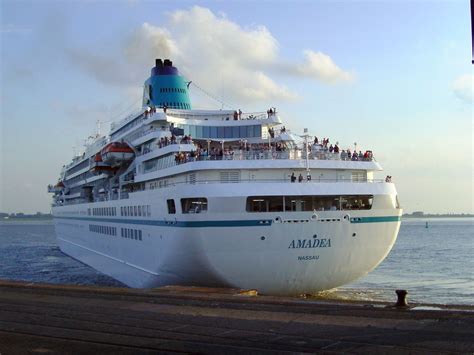File:Cruise ship Amadea (2).jpg - Wikimedia Commons