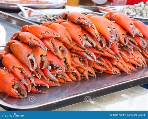 Crab Claws at a Fish Market Stall in Chinatown, Bangkok Stock Photo - Image of shellfish ...