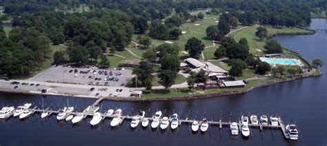 Sparrows Point Country Club, Baltimore, Maryland - Golf course information and reviews.