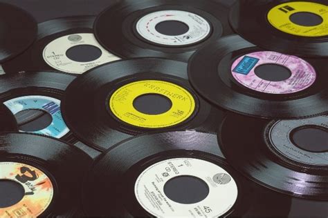 Vinyl outsells CDs in the UK for the first time in 35 years - News - Mixmag