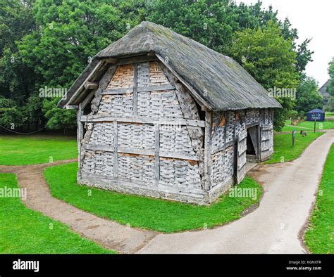 Cruck hi-res stock photography and images - Alamy