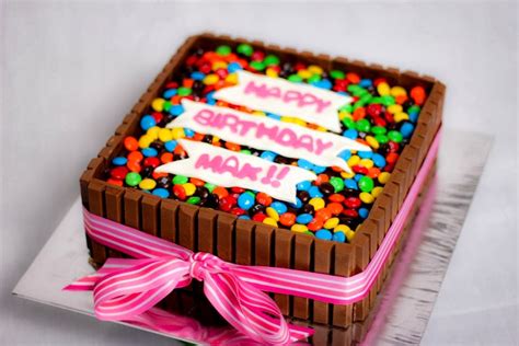 DIY Birthday Cakes Using Kit Kats (Chocolate Bars) - Crafty Morning