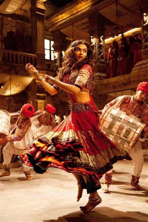 Deepika Padukone RamLeela-Nagada Sang Dhol | Hindú | Pinterest | Deepika padukone, Songs and Dance