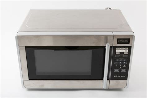 Emerson Countertop Microwave Oven | EBTH