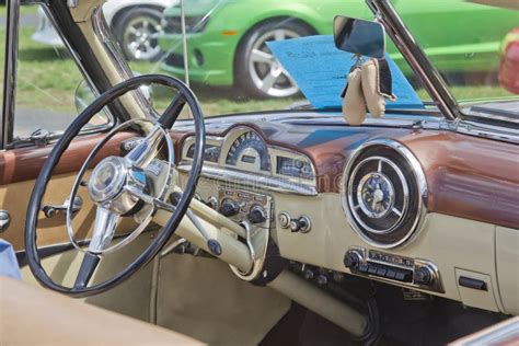 1951 Pontiac Chieftain Interior Editorial Stock Image - Image of white, wheel: 26279954