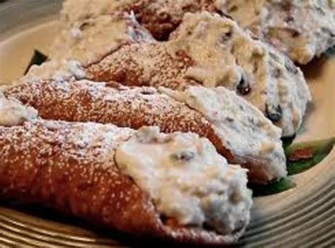 best cannoli nyc little italy - Genesis Rosas