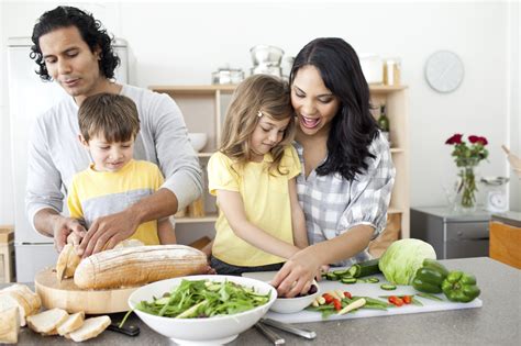 Positive family preparing lunch together – News from Cooperative Extension